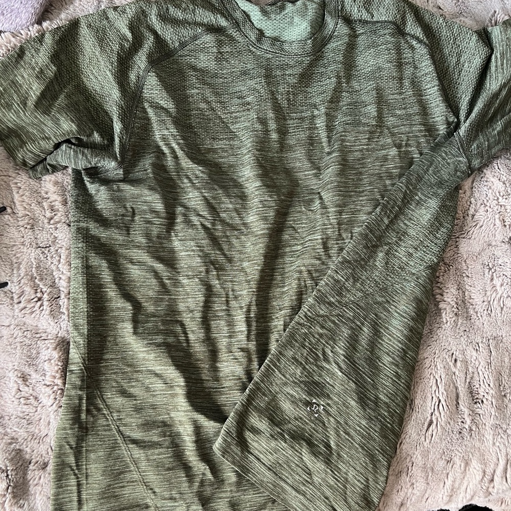Lululemon olive metal vent tech